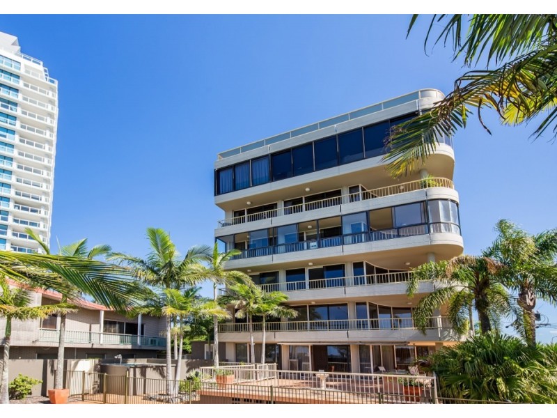4/240 Marine Parade, Labrador QLD 4215