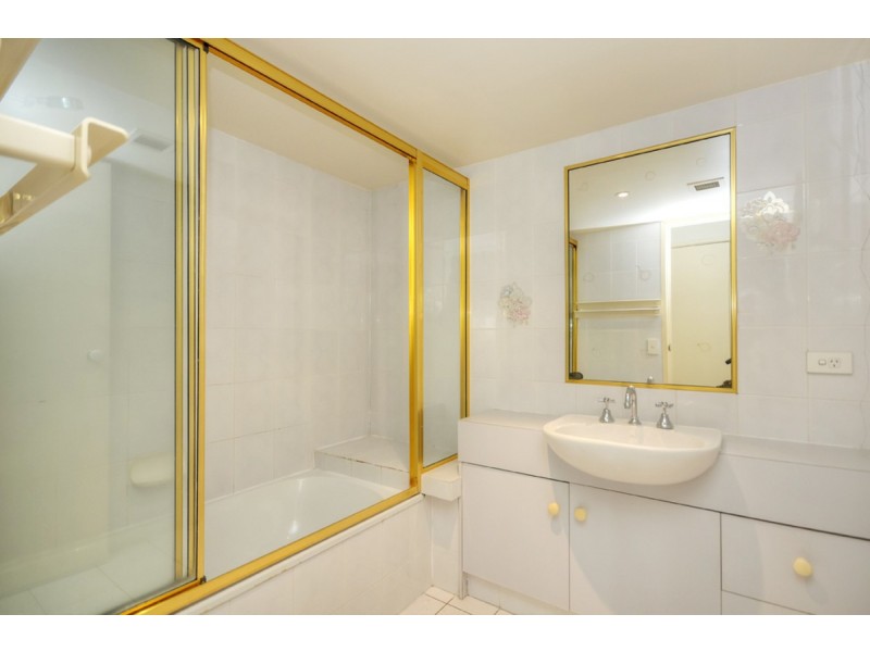 2/194 Marine Parade, Labrador QLD 4215