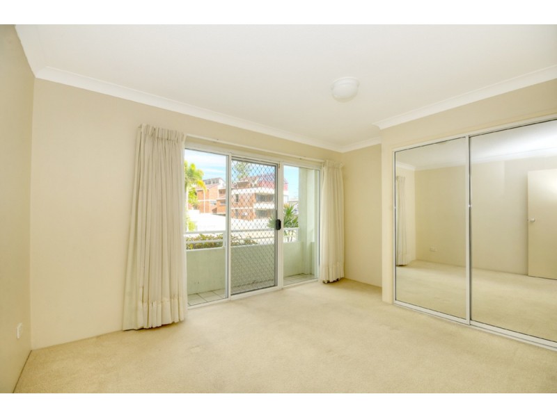 2/194 Marine Parade, Labrador QLD 4215