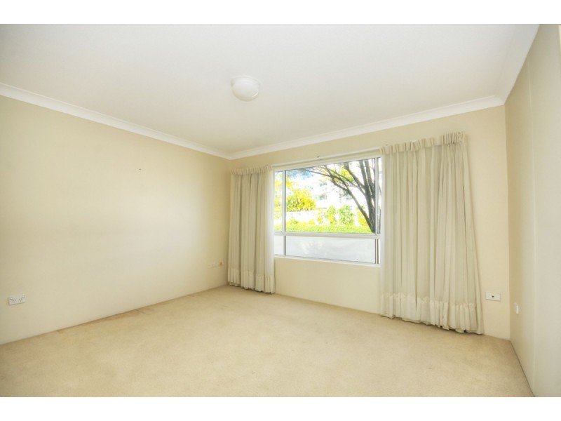 2/194 Marine Parade, Labrador QLD 4215