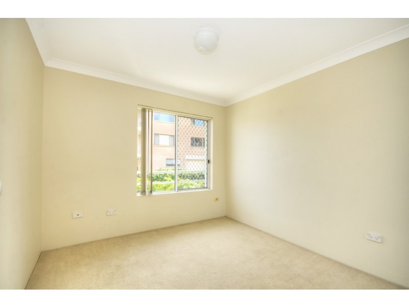 2/194 Marine Parade, Labrador QLD 4215