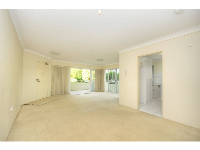 2/194 Marine Parade, Labrador QLD 4215