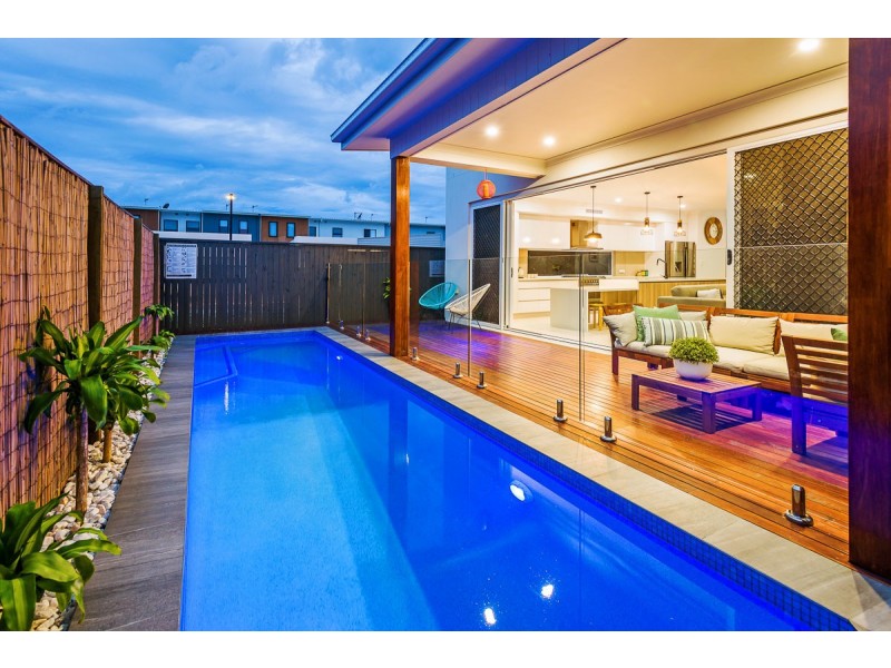 7 North Quay Circuit, Hope Island QLD 4212