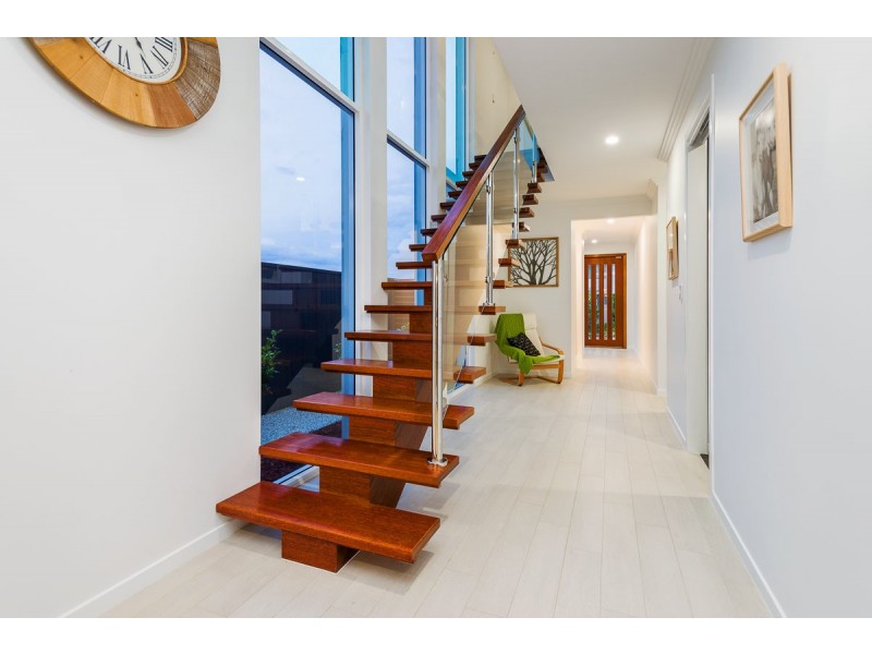 7 North Quay Circuit, Hope Island QLD 4212