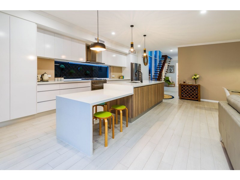 7 North Quay Circuit, Hope Island QLD 4212