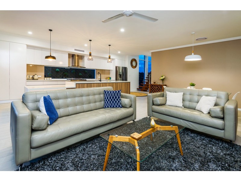 7 North Quay Circuit, Hope Island QLD 4212