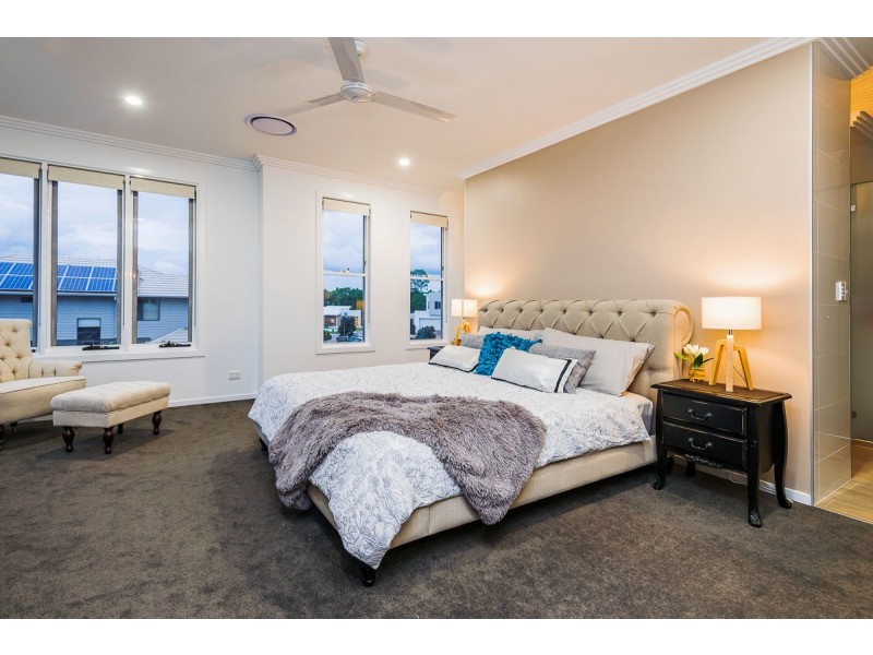 7 North Quay Circuit, Hope Island QLD 4212