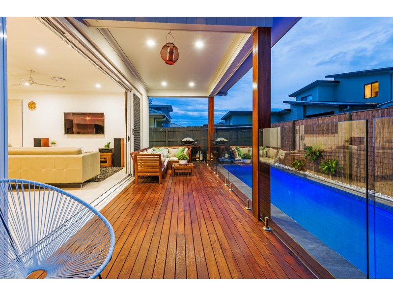 7 North Quay Circuit, Hope Island QLD 4212