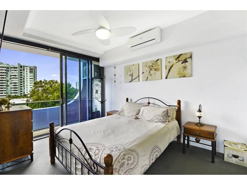 517/19 Imperial Parade, Labrador QLD 4215