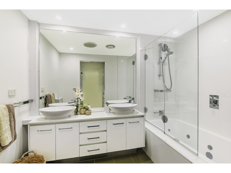 517/19 Imperial Parade, Labrador QLD 4215