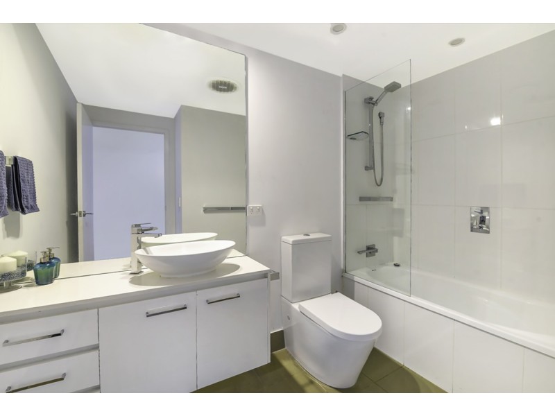 517/19 Imperial Parade, Labrador QLD 4215