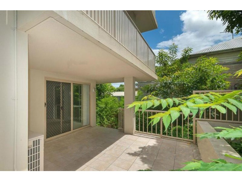 2/13 D Wyndham Avenue, Southport QLD 4215