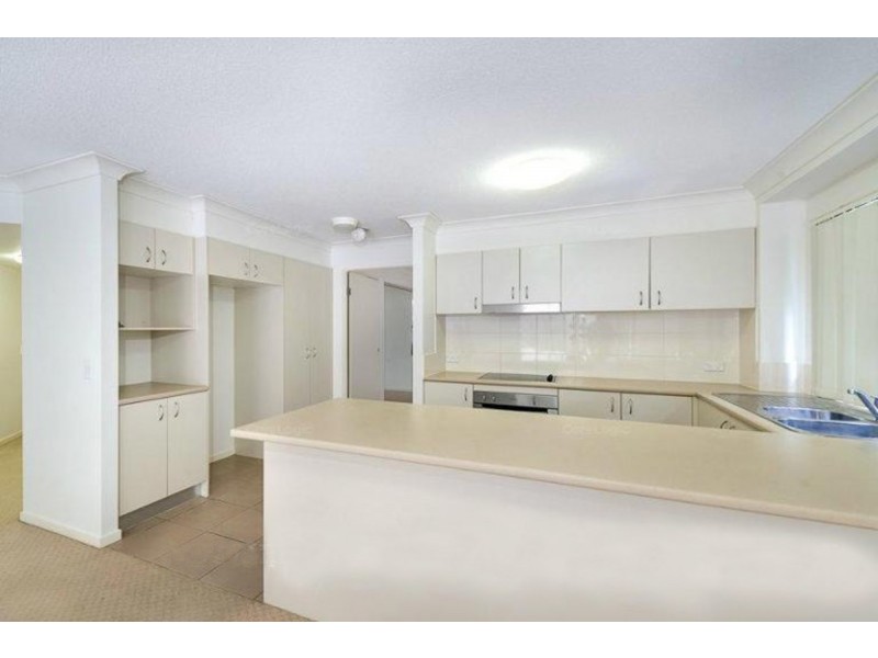 2/13 D Wyndham Avenue, Southport QLD 4215
