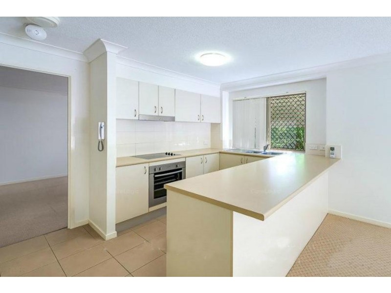 2/13 D Wyndham Avenue, Southport QLD 4215