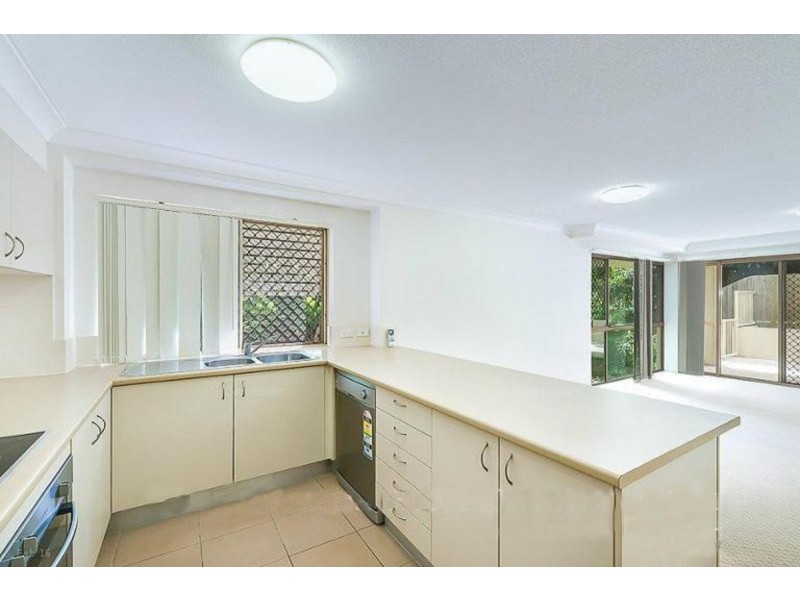 2/13 D Wyndham Avenue, Southport QLD 4215
