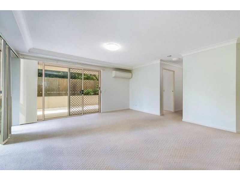 2/13 D Wyndham Avenue, Southport QLD 4215