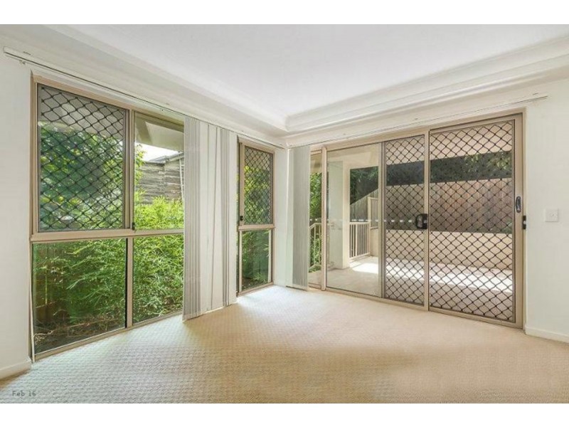 2/13 D Wyndham Avenue, Southport QLD 4215