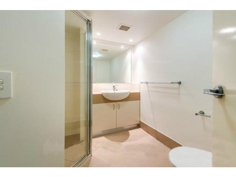 2/13 D Wyndham Avenue, Southport QLD 4215