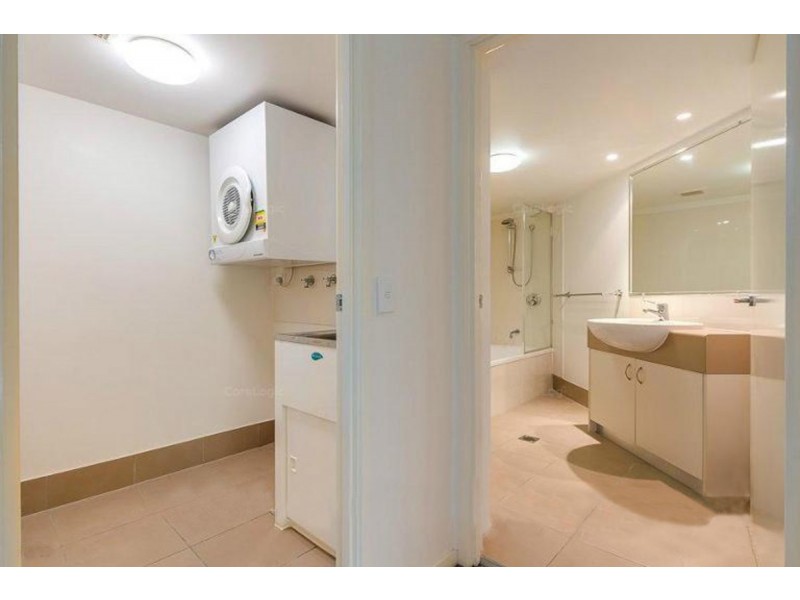 2/13 D Wyndham Avenue, Southport QLD 4215