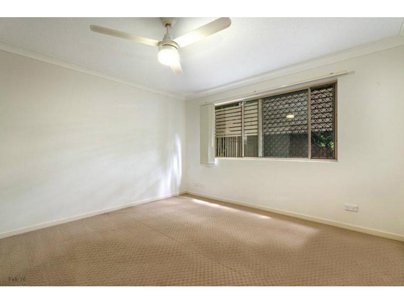 2/13 D Wyndham Avenue, Southport QLD 4215