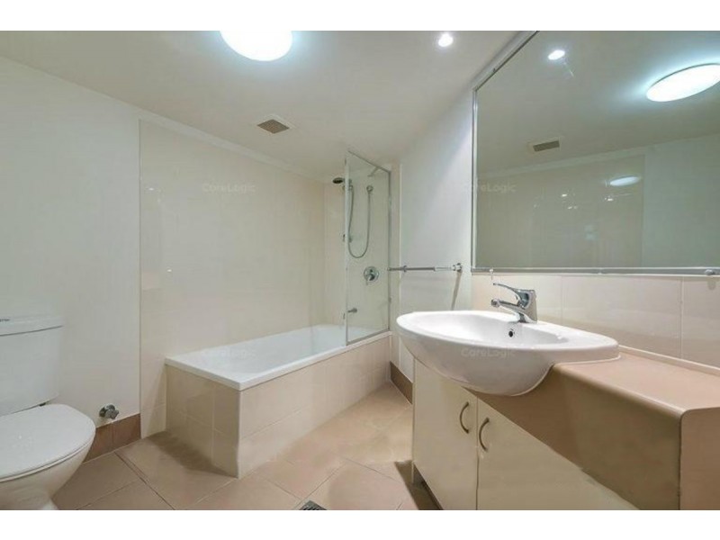 2/13 D Wyndham Avenue, Southport QLD 4215