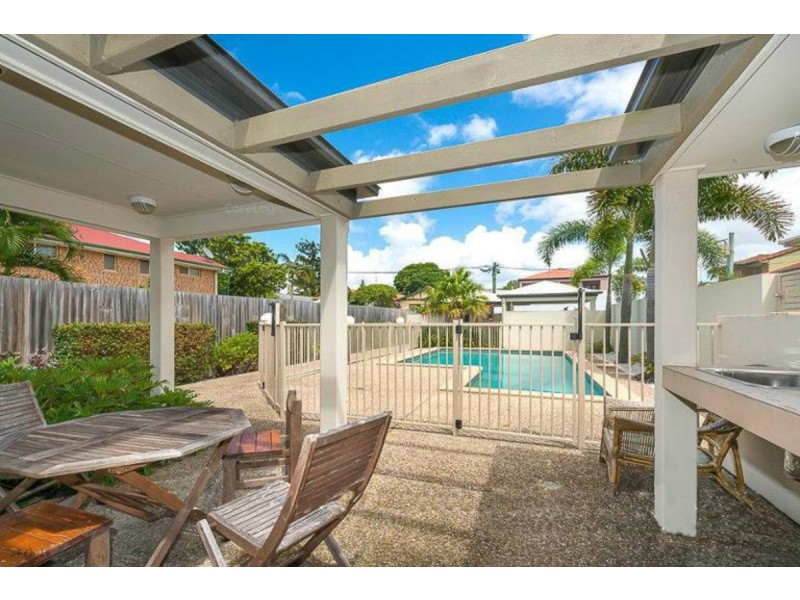 2/13 D Wyndham Avenue, Southport QLD 4215