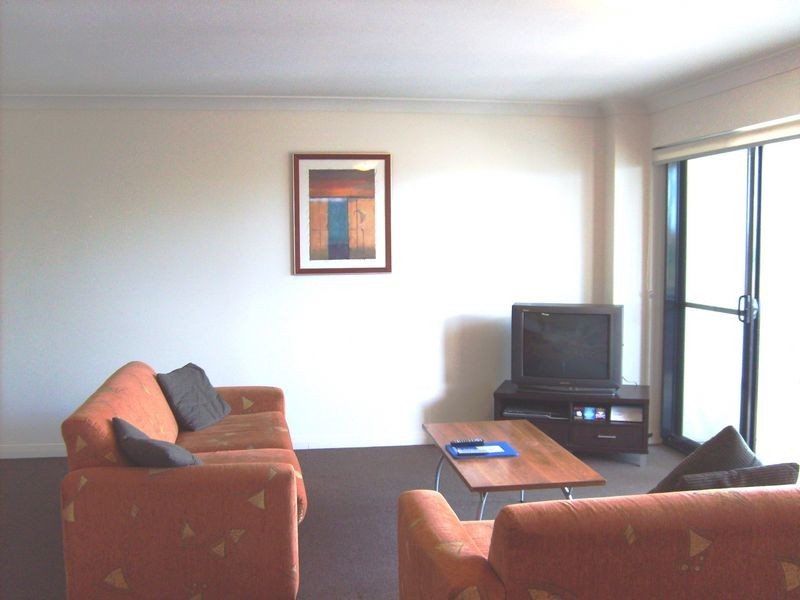 213/392 Marine Parade, Labrador QLD 4215