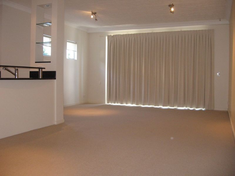 2/22 Back Street, Biggera Waters QLD 4216