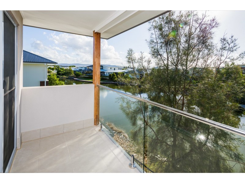 3 Keelson Crescent, Hope Island QLD 4212