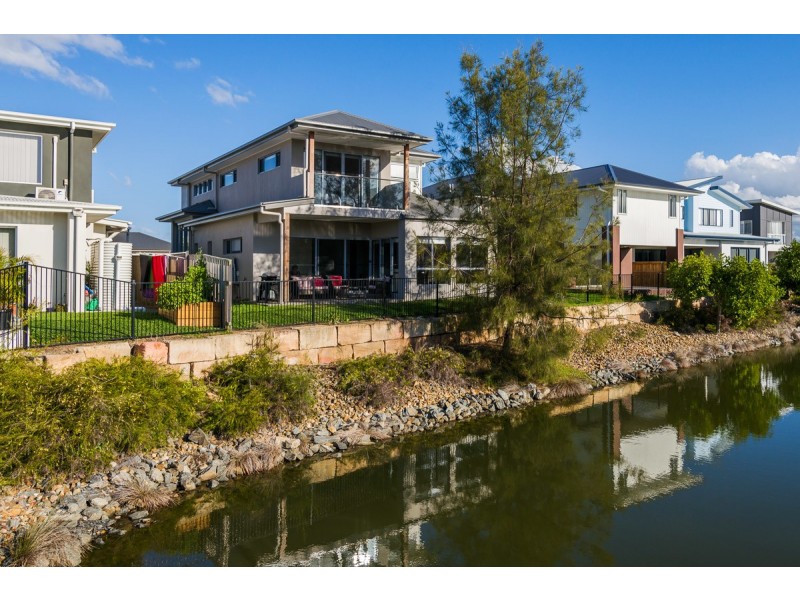 3 Keelson Crescent, Hope Island QLD 4212