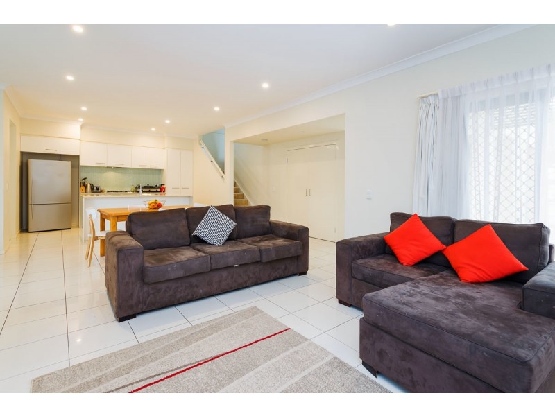 8 Cova Boulevard, Hope Island QLD 4212