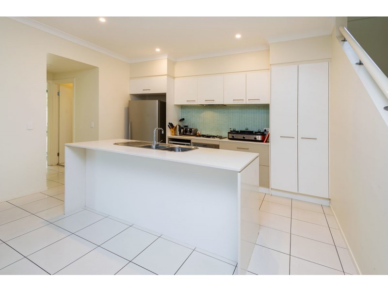 8 Cova Boulevard, Hope Island QLD 4212