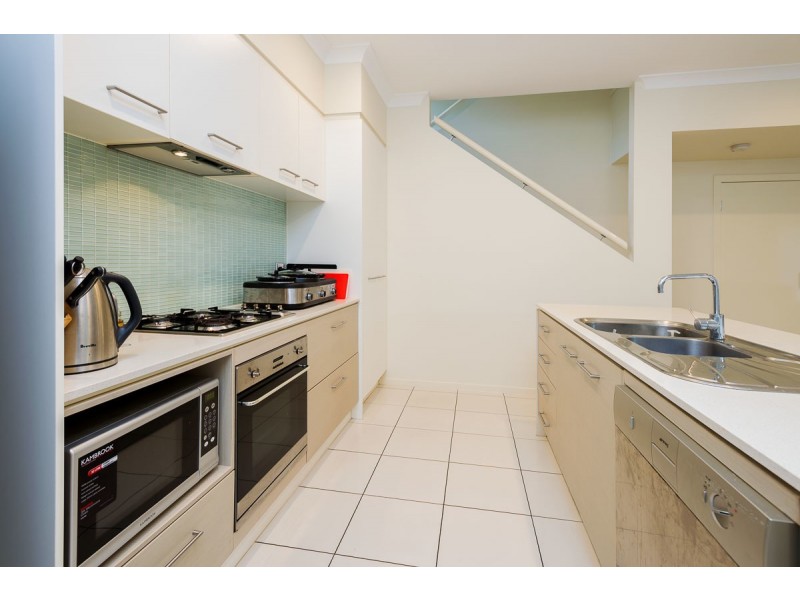 8 Cova Boulevard, Hope Island QLD 4212