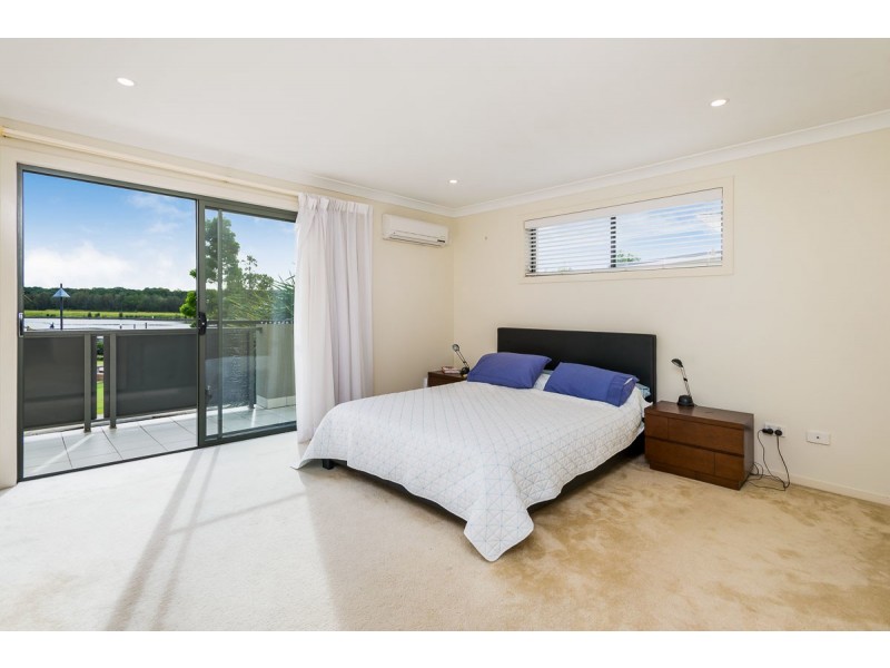 8 Cova Boulevard, Hope Island QLD 4212