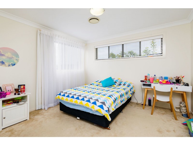 8 Cova Boulevard, Hope Island QLD 4212