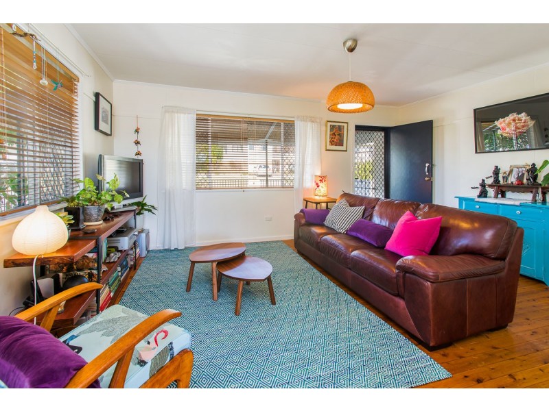 35 Deakin Avenue, Southport QLD 4215