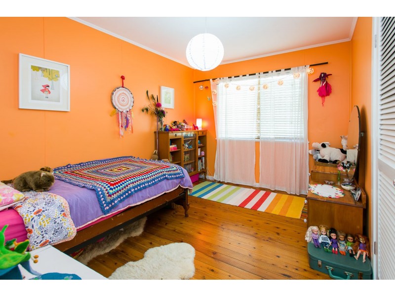 35 Deakin Avenue, Southport QLD 4215