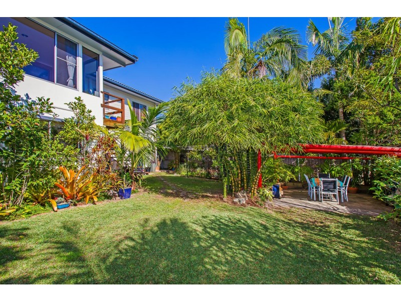 35 Deakin Avenue, Southport QLD 4215