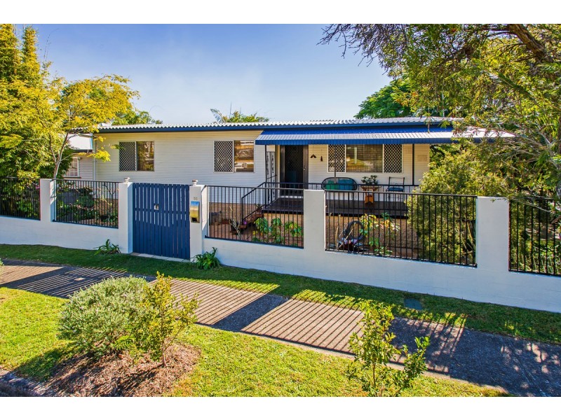 35 Deakin Avenue, Southport QLD 4215