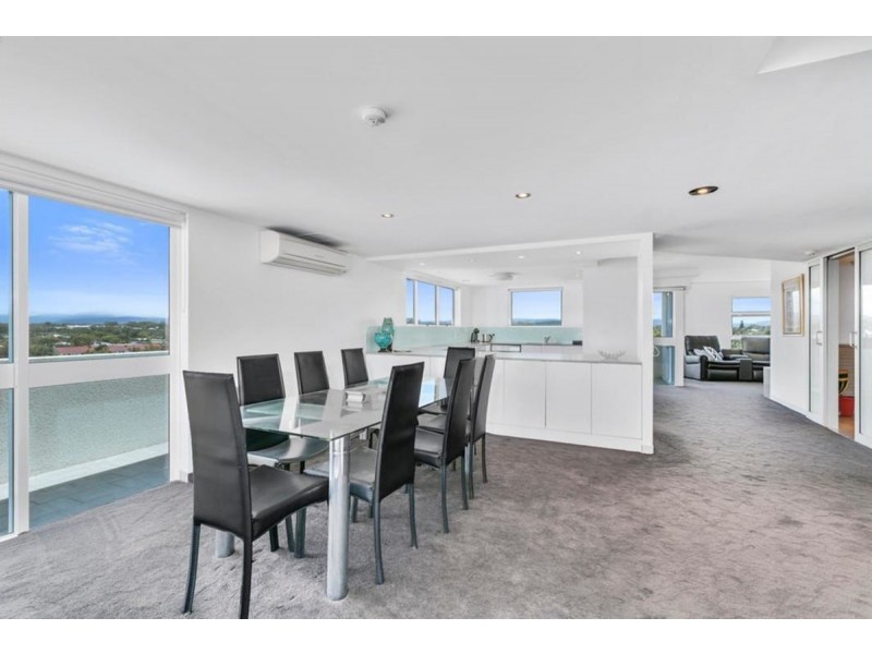 15/204 Marine Parade, Labrador QLD 4215