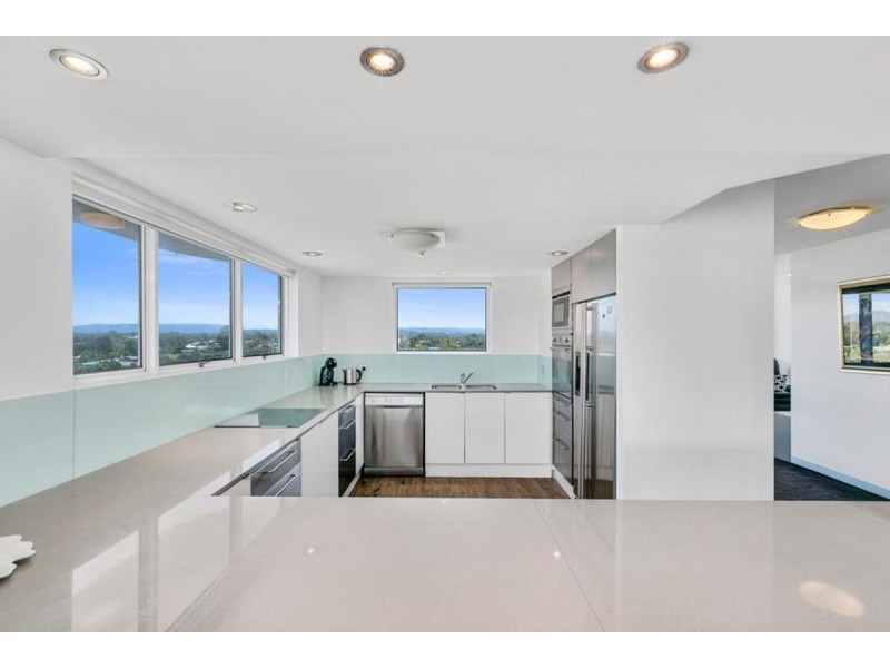 15/204 Marine Parade, Labrador QLD 4215