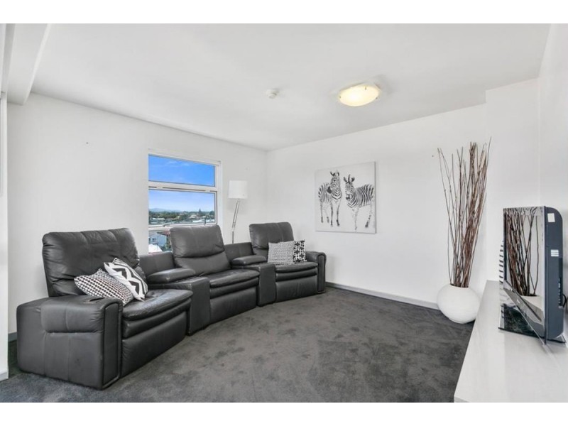 15/204 Marine Parade, Labrador QLD 4215