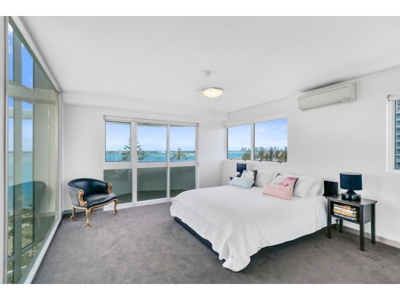 15/204 Marine Parade, Labrador QLD 4215