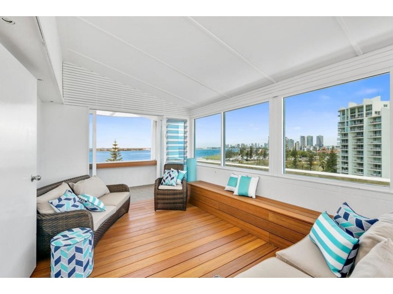 15/204 Marine Parade, Labrador QLD 4215