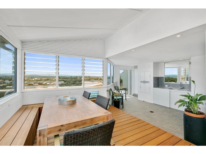 15/204 Marine Parade, Labrador QLD 4215