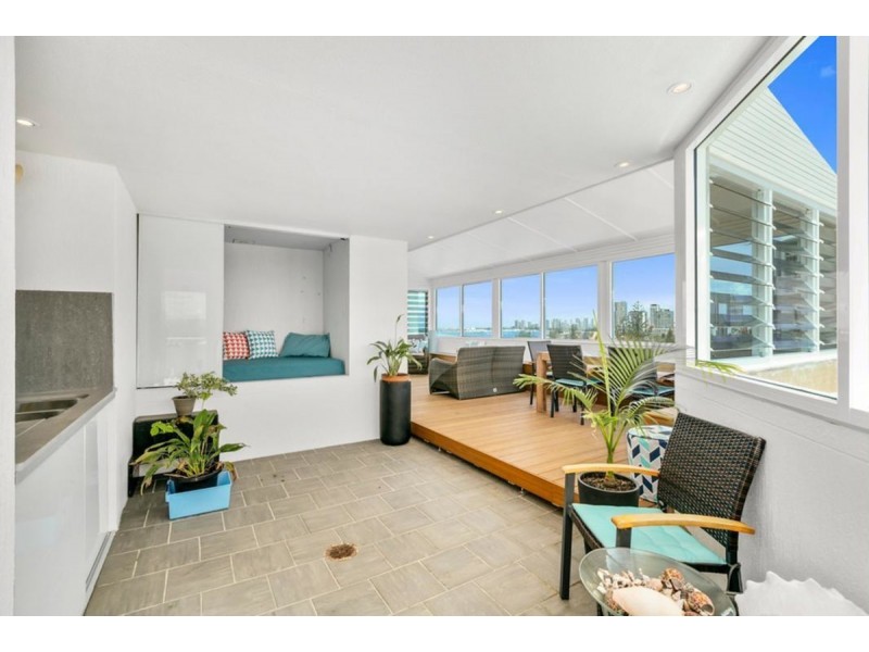 15/204 Marine Parade, Labrador QLD 4215