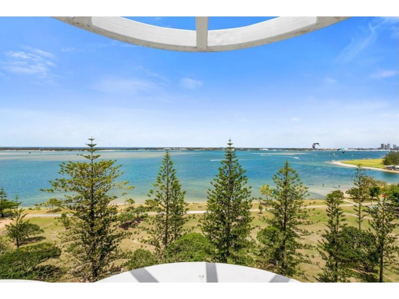 15/204 Marine Parade, Labrador QLD 4215