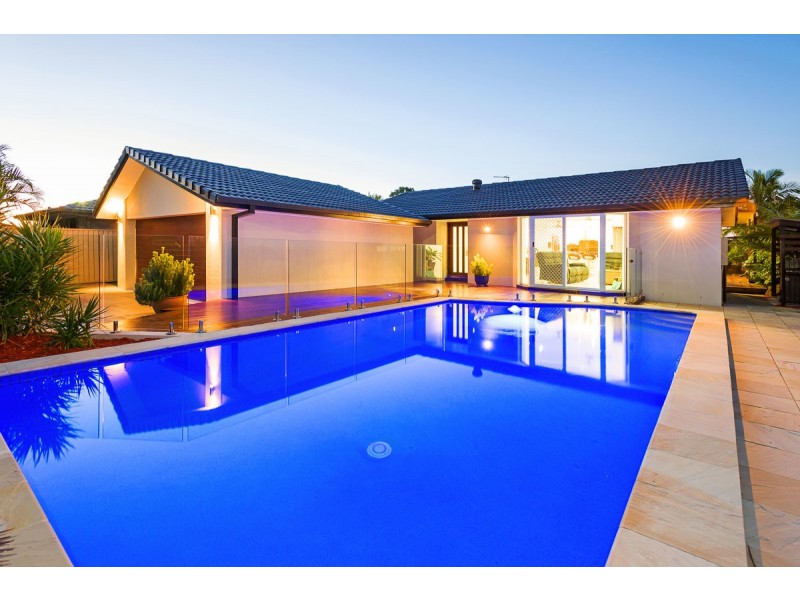 15 Lakefield Crescent, Paradise Point QLD 4216