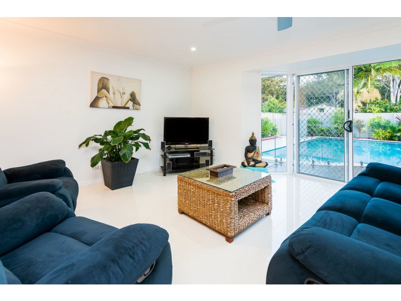 15 Lakefield Crescent, Paradise Point QLD 4216