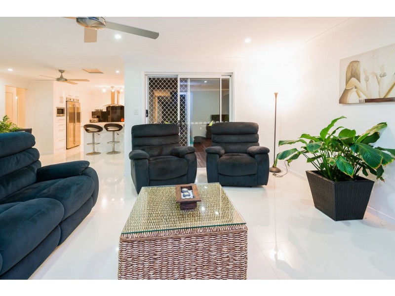 15 Lakefield Crescent, Paradise Point QLD 4216